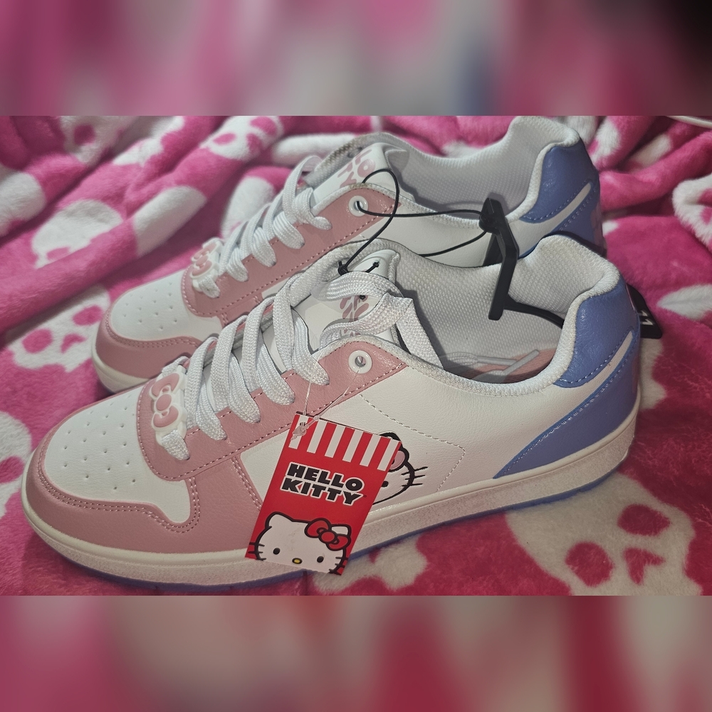 NWT SIZE 11 HELLO KITTY SHOES - Picture 2 of 6